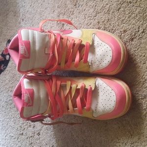 Nike sneakers size 6